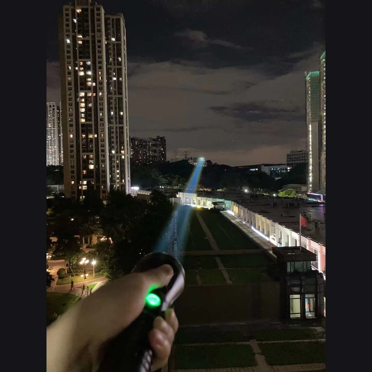 Astrolux® WP3 2.9KM 562LM Long Distance Throwing LEP Flashlight Strong Spotlight Waterproof Search Flashlight With 15A High Drain 21700 Li-ion Battery — view 4