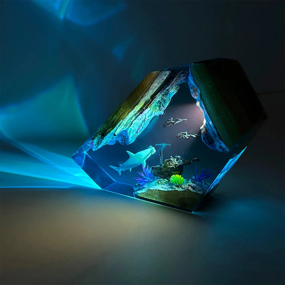 NIKOLATOY The Underwater World Creative Resin Night Light Wooden Base Desktop Ornament — view 2