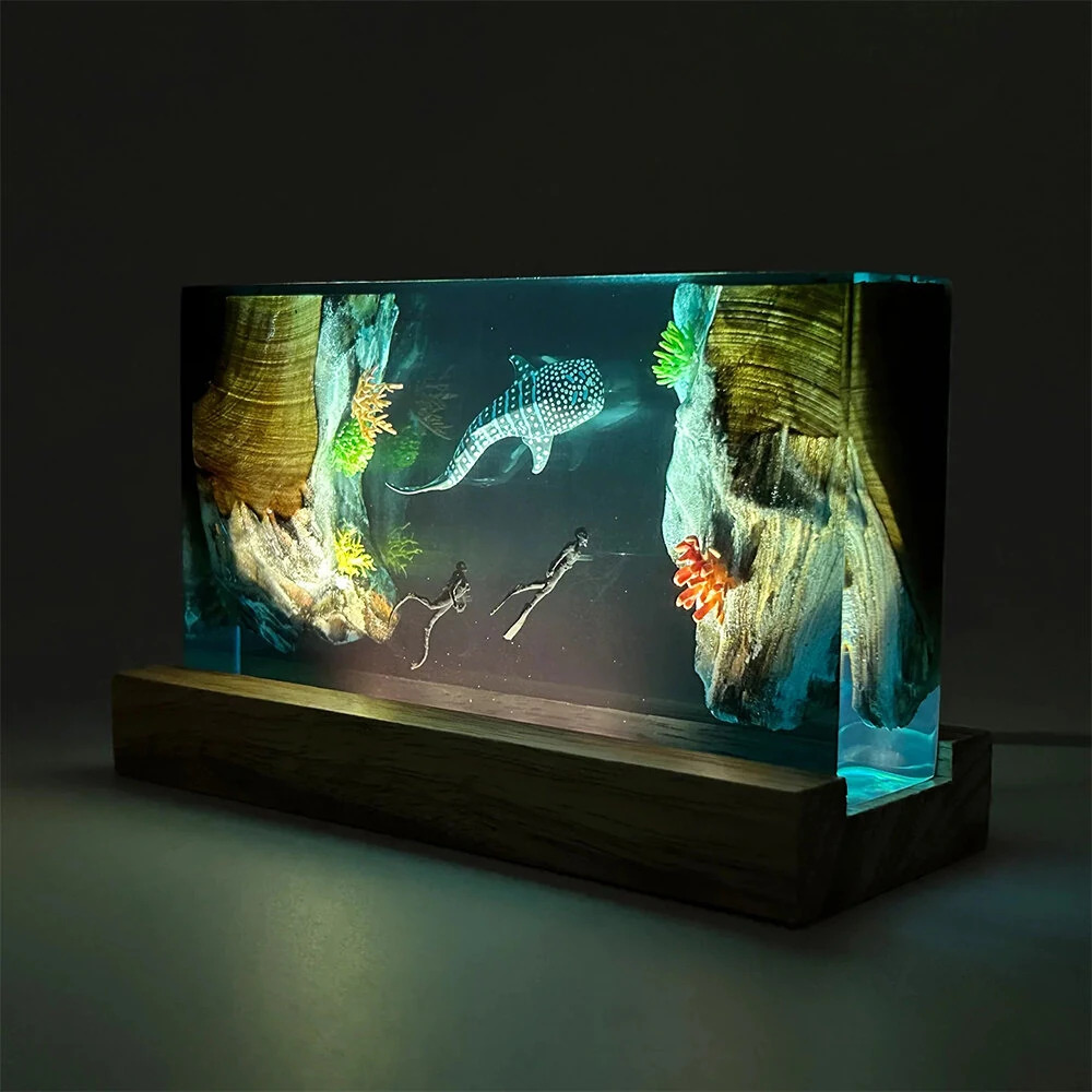 NIKOLATOY The Underwater World Creative Resin Night Light Wooden Base Desktop Ornament — view 5