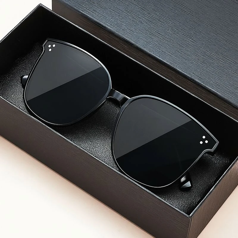 Stylish Oversized Black Sunglasses Lightweight PC Frame UV Protection Anti Glare Function for Chic Daily Wear Travel — view 2