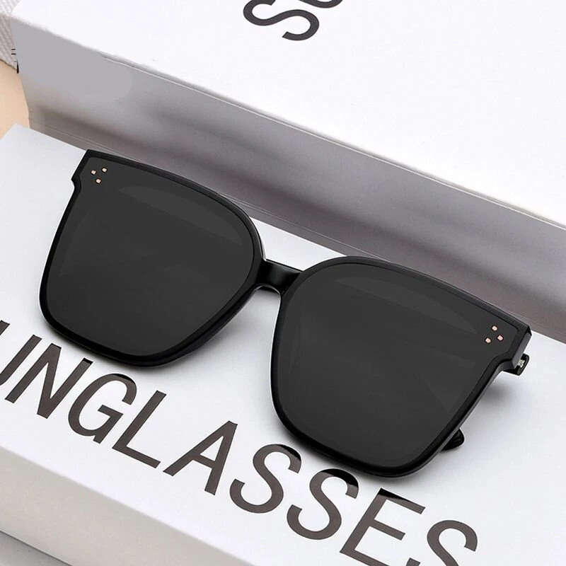 Stylish Oversized Black Sunglasses Lightweight PC Frame UV Protection Anti Glare Function for Chic Daily Wear Travel — view 8