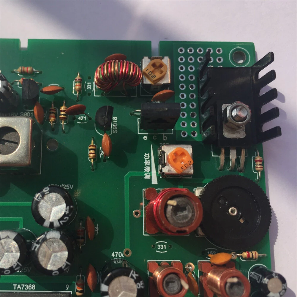 Wireless Medium Wave Transmitter DC 9V Audio Input Antenna Radio Signal Generator Compatible with CD Computer Smartphone — view 3